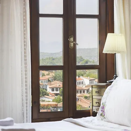 Nikbin Yamac Selçuk