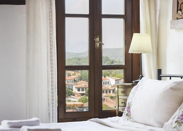 Nikbin Yamac Selçuk