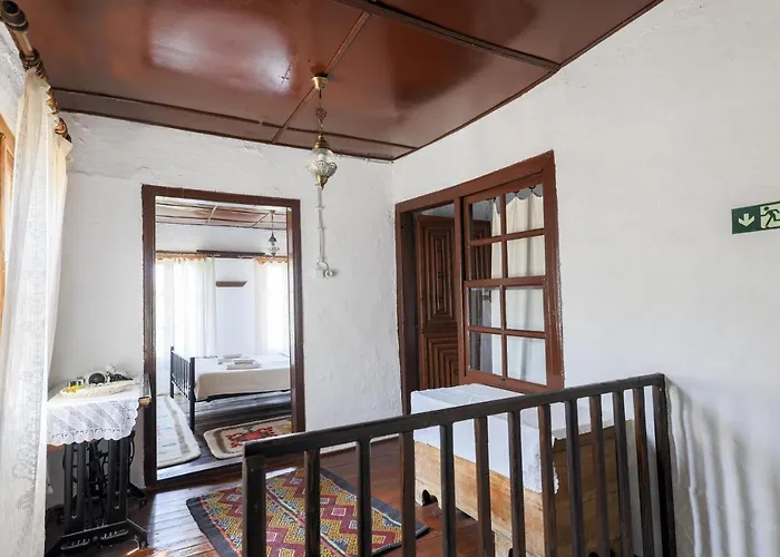 Nikbin Yamac Selçuk