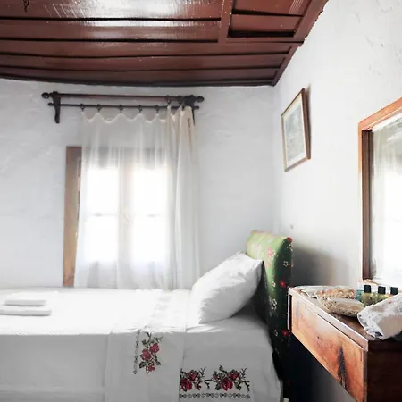 Nikbin Yamac セルチュク