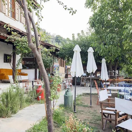 Nikbin Yamac Guest house